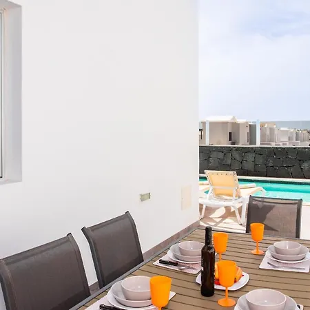 וילה 3-bed In Playa Blanca By Retreat Villas *