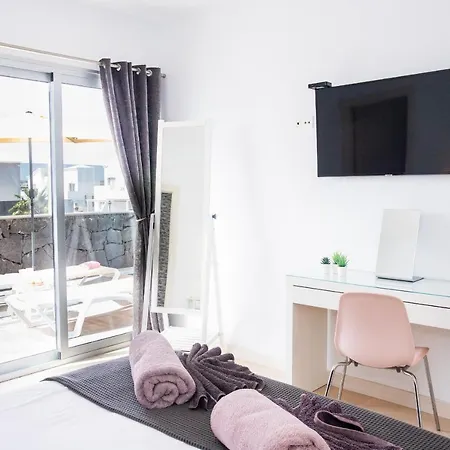 3-bed In Playa Blanca By Retreat Villas