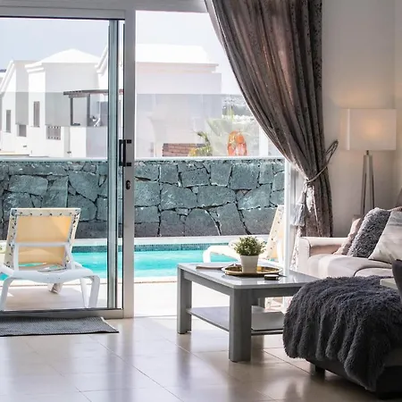 3-bed In Playa Blanca By Retreat Villas *