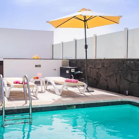 3-bed In Playa Blanca By Retreat Villas Villa