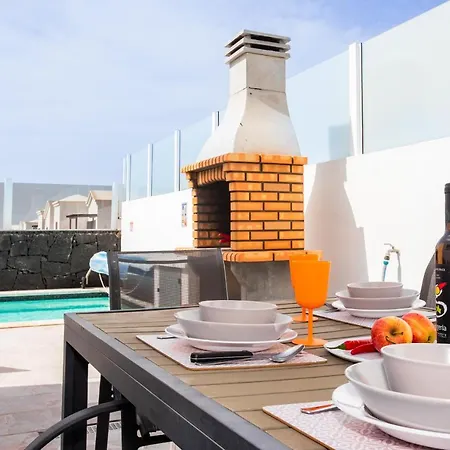 빌라 3-bed In Playa Blanca By Retreat Villas