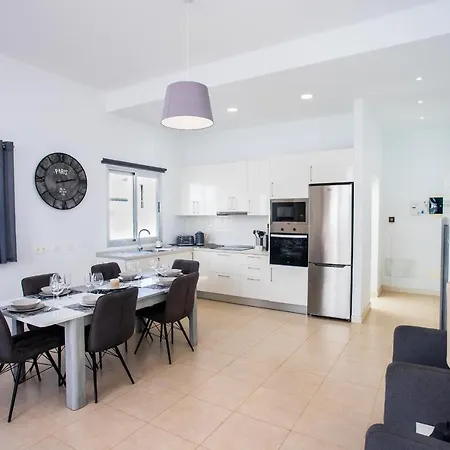 Villa 3-bed In Playa Blanca By Retreat Villas *